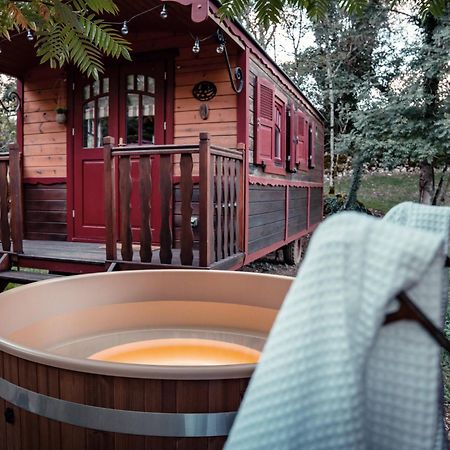 Le Roulottes Du Petit Gouffre De Padirac Avec Spa Exteriör bild