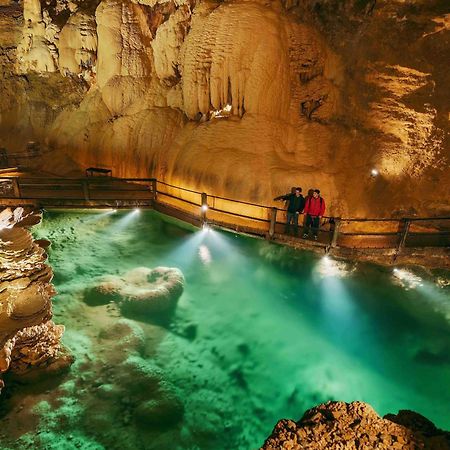 Le Roulottes Du Petit Gouffre De Padirac Avec Spa Exteriör bild