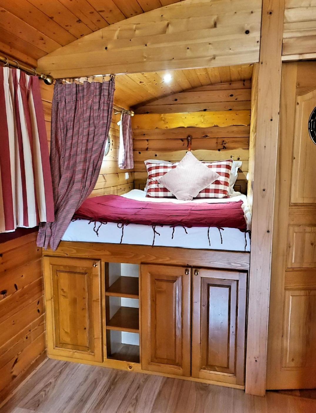Le Roulottes Du Petit Gouffre De Padirac Avec Spa Exteriör bild