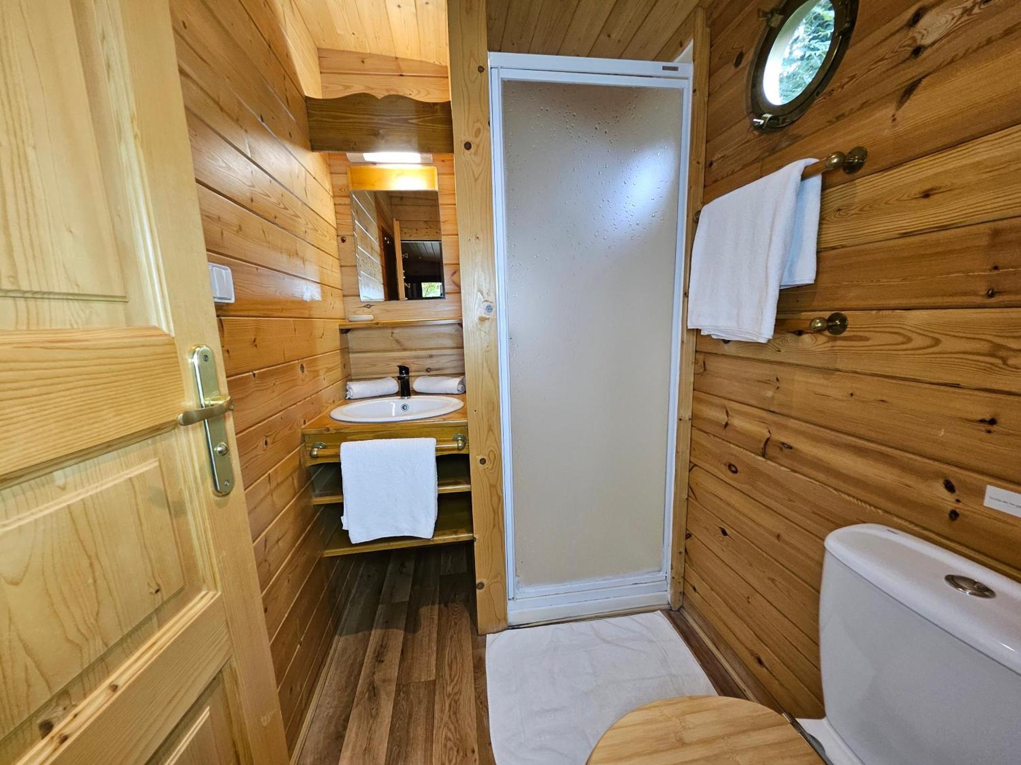 Le Roulottes Du Petit Gouffre De Padirac Avec Spa Exteriör bild