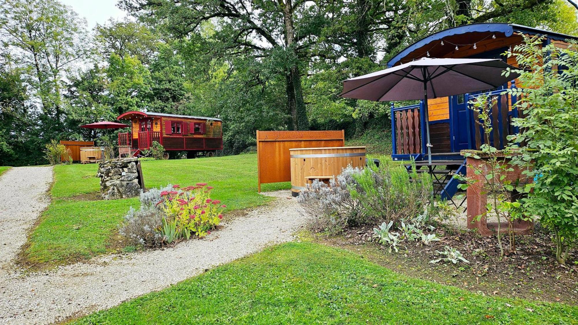Le Roulottes Du Petit Gouffre De Padirac Avec Spa Exteriör bild