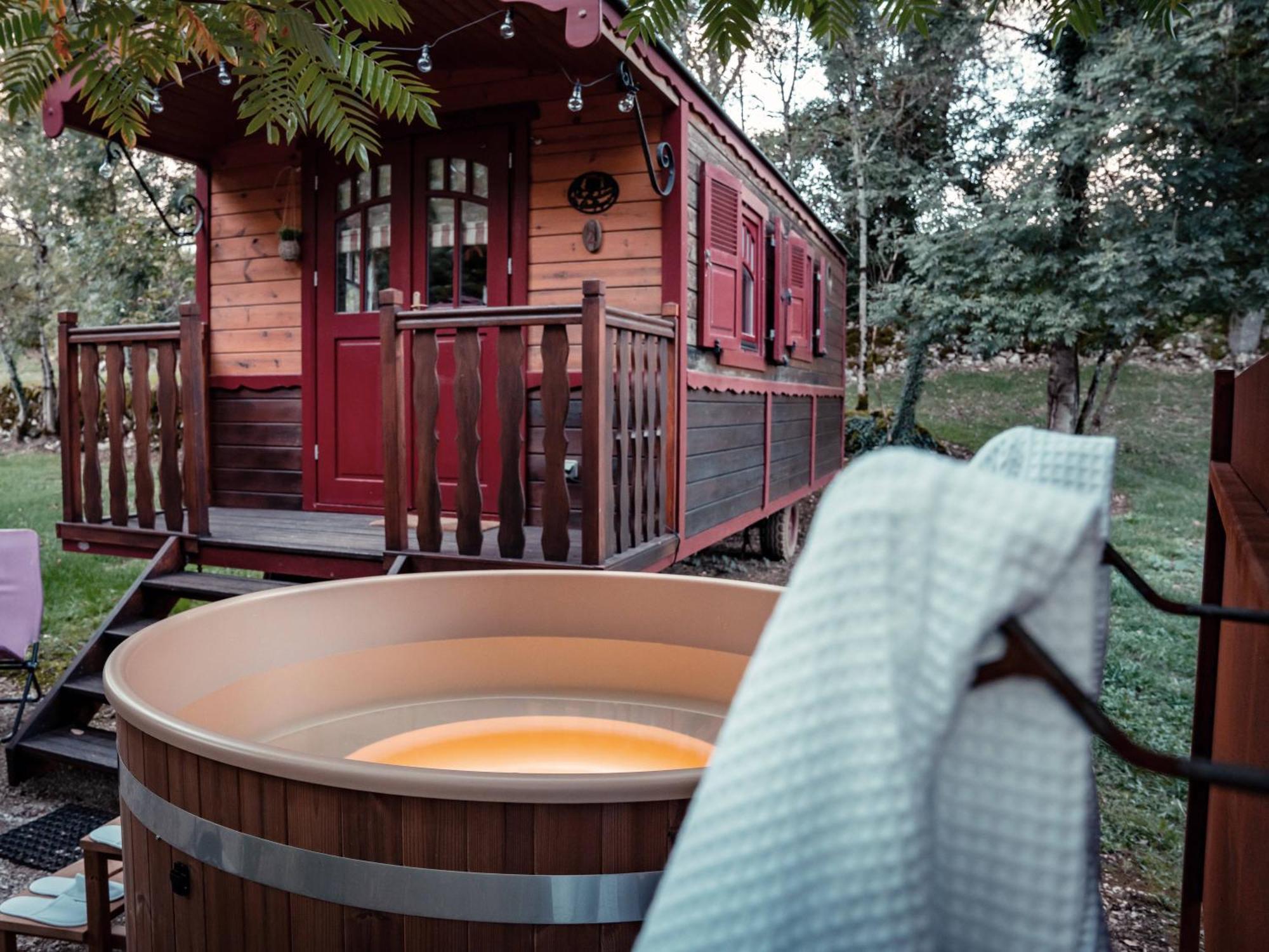 Le Roulottes Du Petit Gouffre De Padirac Avec Spa Exteriör bild