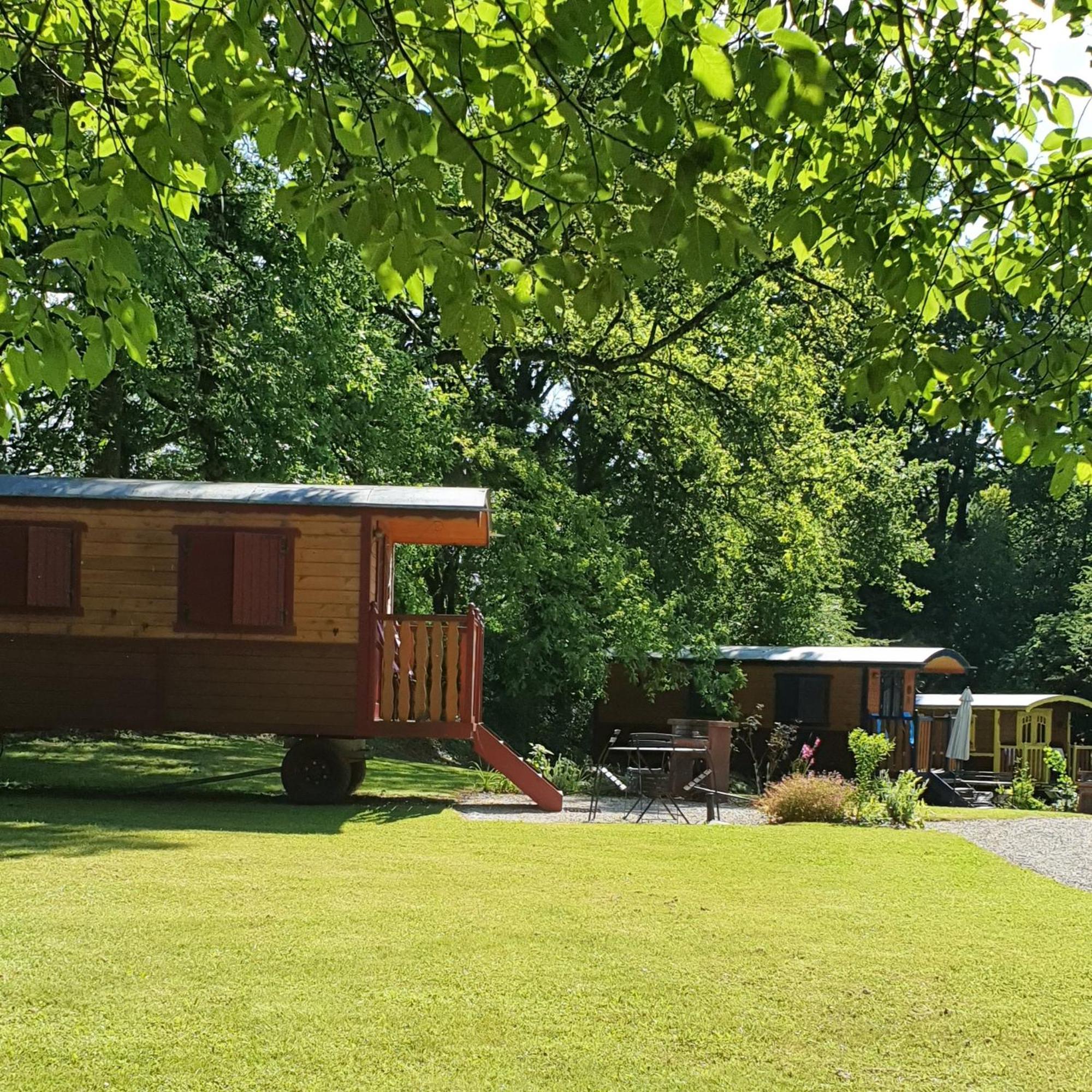 Le Roulottes Du Petit Gouffre De Padirac Avec Spa Exteriör bild